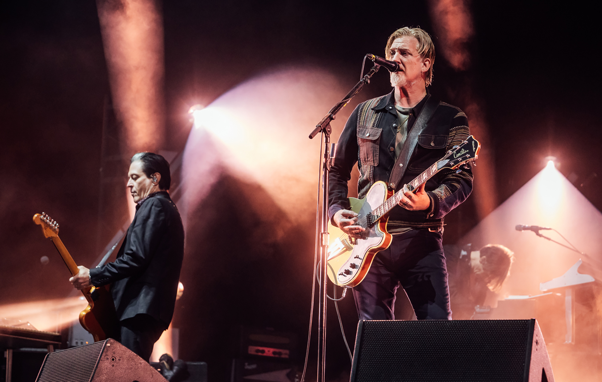 Глядзіце, як Queens of the Stone Age граюць з Нік Олівері ўпершыню з 2014 года