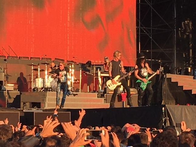 Сэкс-Пісталс, пераасэнсаваныя Guns N’ Roses, упершыню на жывы канцэрт