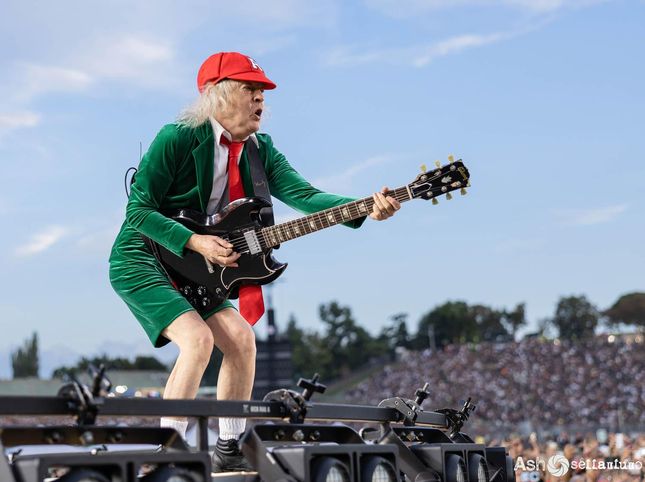 AC/DC 1976: Мы не нейкія панкі, мы — рок-гурт!