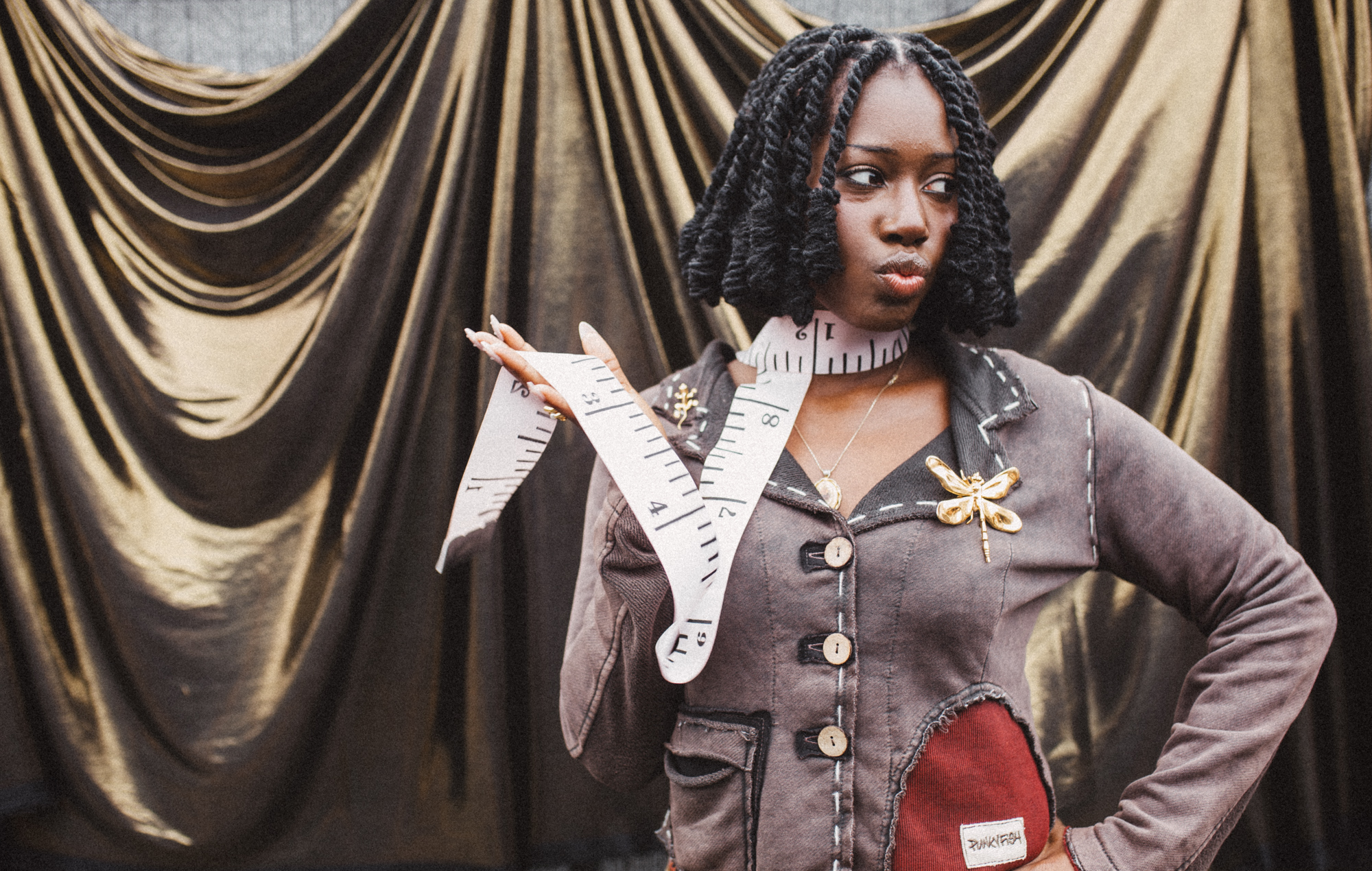 Sade Olutola тлумачыць, як Эд Шэран натхніў яе EP «Arrow Heart» на Reading 2026