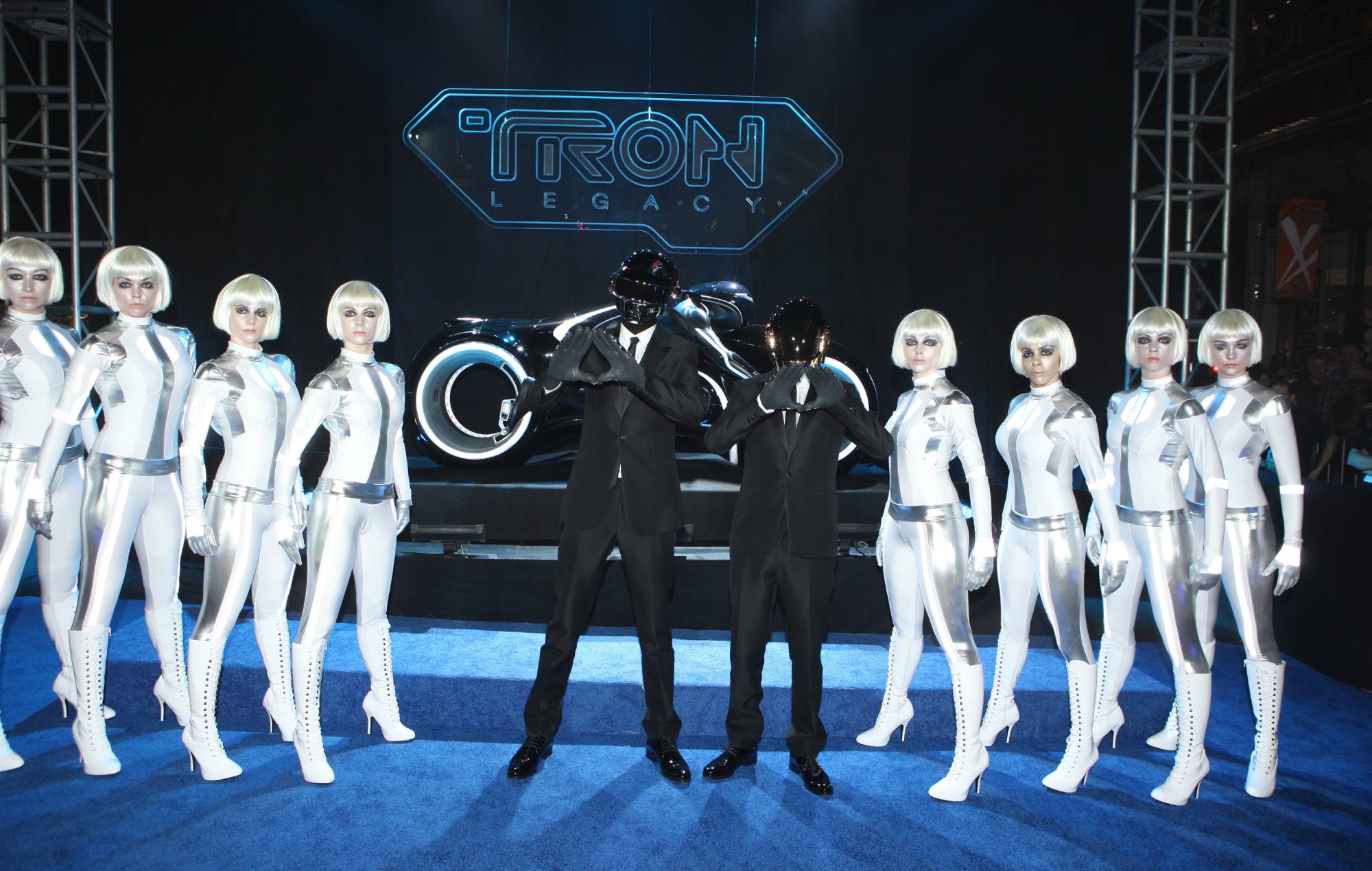 Thomas Bangalter з Daft Punk кажа, што напісанне саундтрэку да ‘Tron: Legacy’ было дэпрэсіўнае і абмяжоўваючае