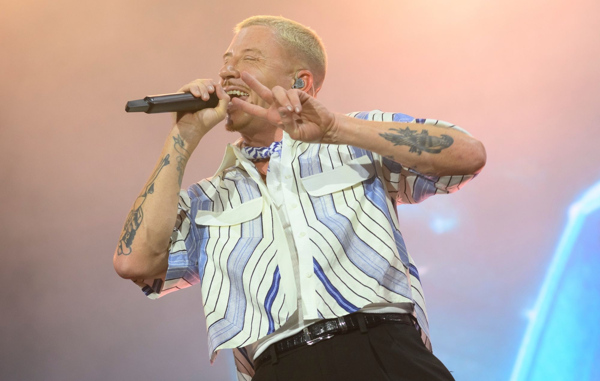 Паглядзіце, як Macklemore, Hozier і Kneecap збіраюцца разам на бясплатны, распроданы канцэрт з лозунгам «Free Palestine» у Дубліне